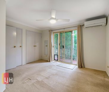 FULLY AIR CONDITIONED THREE-BEDROOM TOWNHOUSE WITH GREAT COURTYARD - Photo 3
