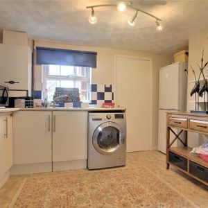 2 bedroom cottage to rent - Photo 2