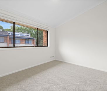 Newly Renovated North Facing Split Level 3 Bedroom Townhouse - Photo 3