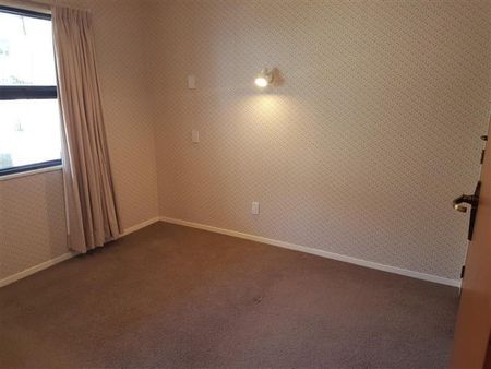 Tidy two bedroom townhouse - Photo 5