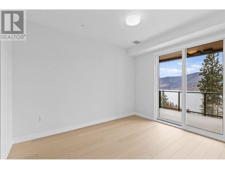 Lovely Lakeviews at ZARA 2 - Photo 4