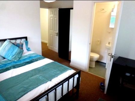 1 bedroom in a house share to rent - Photo 4