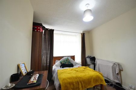 4 bedroom terraced house to rent - Photo 2