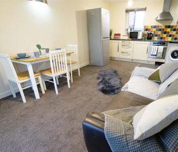 1 bedroom in a flat share to rent - Photo 5