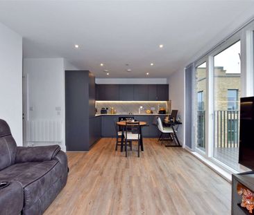 A modern apartment with south facing balcony offering far reaching ... - Photo 4