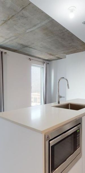 1 Bedroom - 2320 Rue Tupper, Montréal - Photo 1