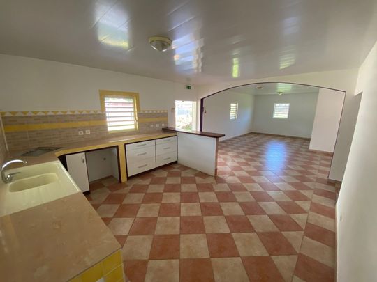 Location Maison 4 pièces 138m² MATOURY 97351 - Photo 1