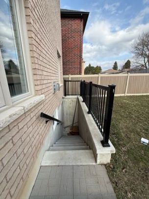 For Lease - 213 Danny Wheeler Boulevard, Georgina, Ontario - Photo 1