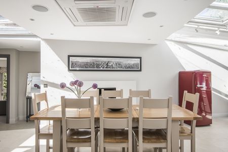 4 bedroom detached house to rent - Photo 5