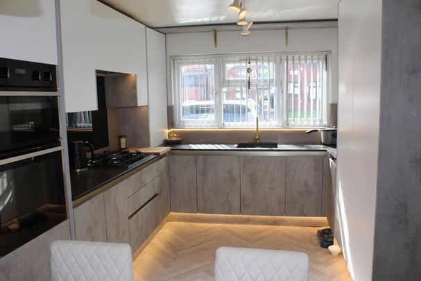 3 bedroom terraced house to rent - Photo 1