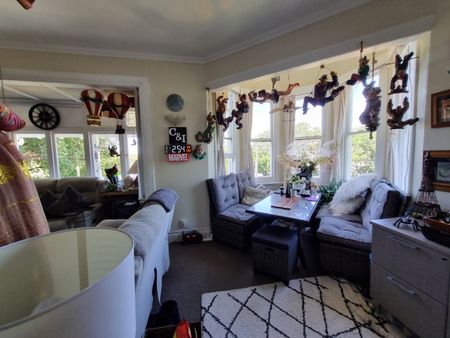 EPSOM - Photo 3