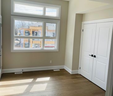 For Lease - 6461 Sunshine Common, Niagara Falls, Ontario - Photo 4