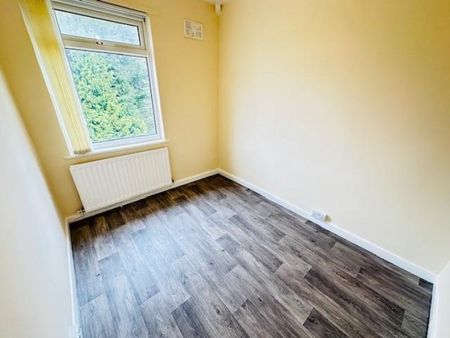 3 bedroom House To Let - Photo 2