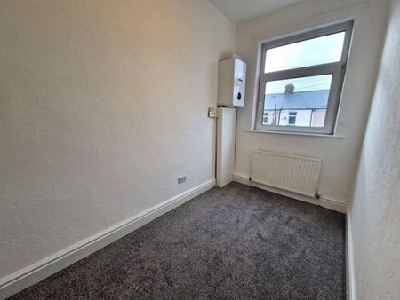 2 bedroom terraced house to rent - Photo 4