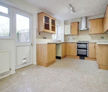 3 bedroom semi-detached house to rent - Photo 6