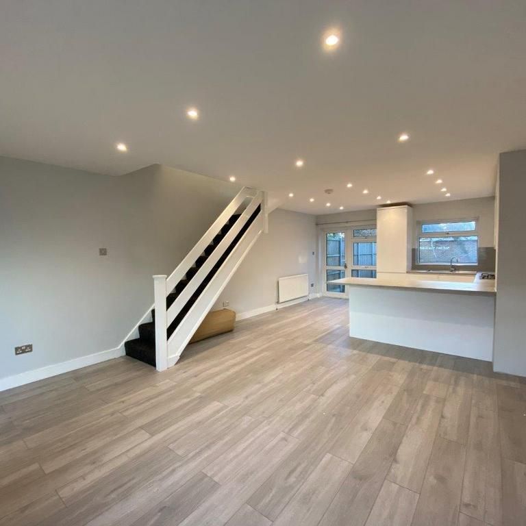 3 bedroom terraced house to rent - Photo 1