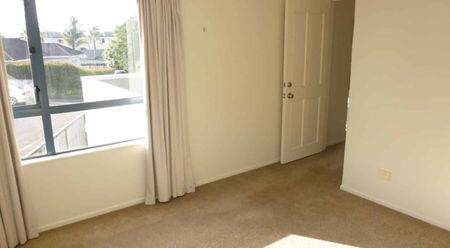 3 Bedrooms, 2 Bathrooms in City - Photo 2