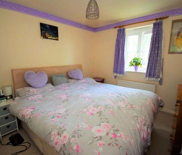 4 bedroom semi-detached house to rent - Photo 3