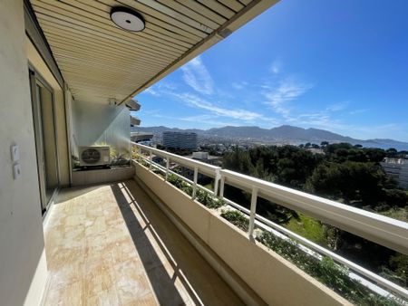 Location Appartement 2 pièces 71m² MARSEILLE 8ème - Photo 4