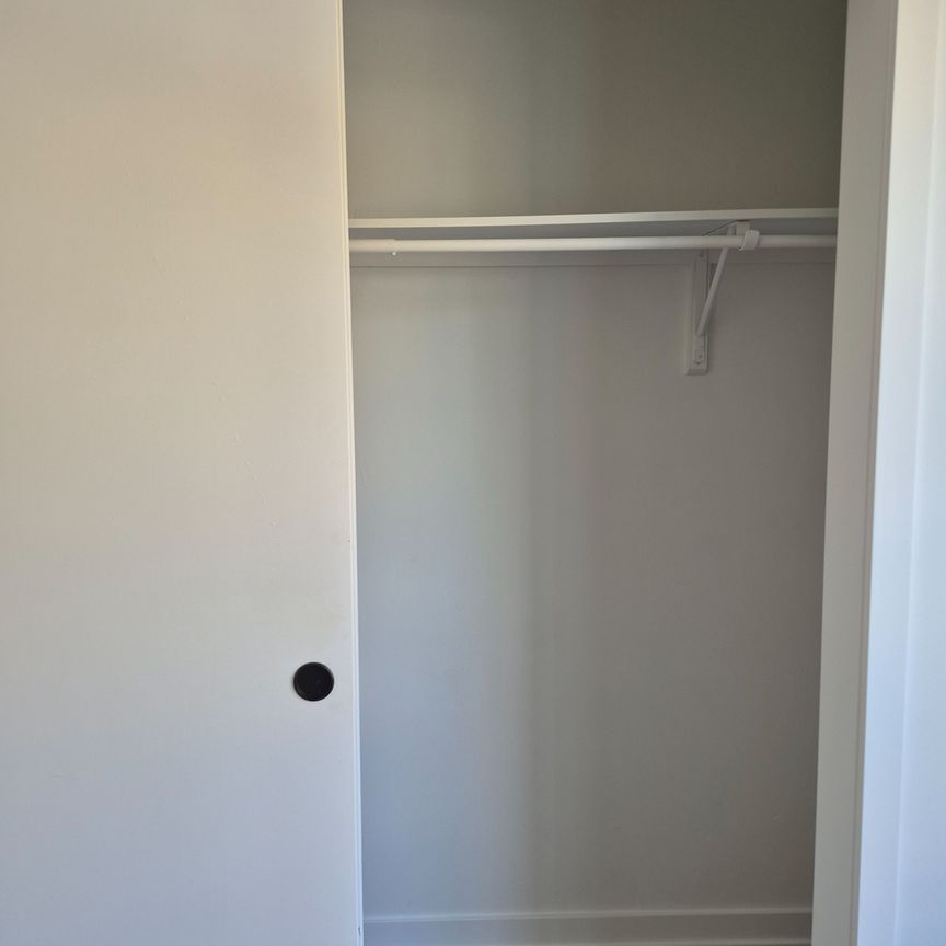 For Lease - 1073 College Street Unit# 2nd Flr, Toronto, Ontario - Photo 1