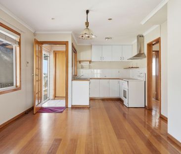 Three Bedroom Family Home - Photo 6