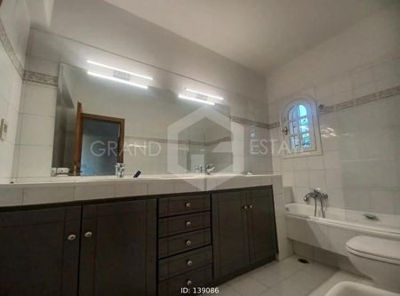 Μονοκατοικία 340 τ.μ. προς ενοικίαση - Photo 4