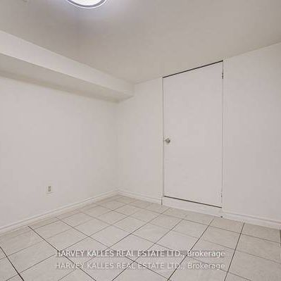 217 Atlas Ave Modern spacious unit great area! - Photo 3