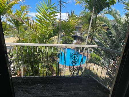 Tidy Unit, close to CBD and beach - POOL IN COMPLEX! - Photo 5