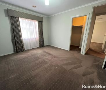 "MODERN AND SPACIOUS FAMILY HOME" - Photo 2