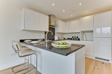 3 Alexandra Road, Epsom, Surrey, KT17 4BH - Photo 2