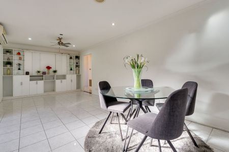 Family Home in perfect location - Photo 4