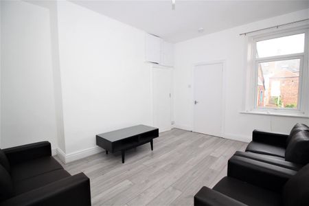 3 bedroom Student Flat to rent in Spencer Street, Heaton, Newcastle Upon Tyne - Photo 3