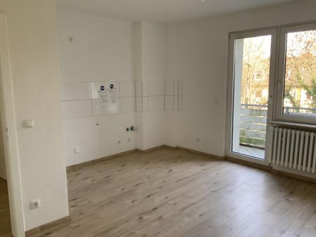 Geräumige 2,5 Zimmerwohnung mit großer Wohnküche, neuem Wannenbad mit Fenster sowie Balkon - Photo 5