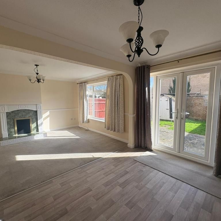 3 bedroom terraced house to rent - Photo 1