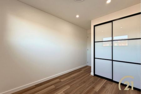 Brand New Five Bedroom&comma; Duplex&excl; - Photo 3