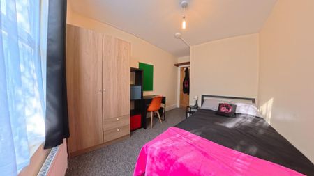 6 bedroom terraced house to rent - Photo 5