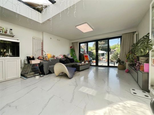 Lynwood Avenue, Egham, Surrey, TW20 9RD - Photo 1
