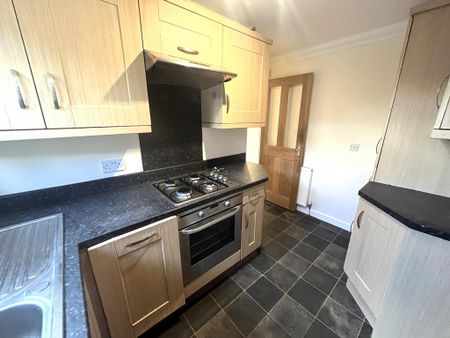 2 bedroom ground floor flat to rent - Photo 4