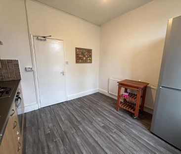 3 bedroom flat to rent - Photo 5