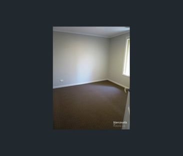 Charming 3-Bedroom Home in South Morang - Photo 3