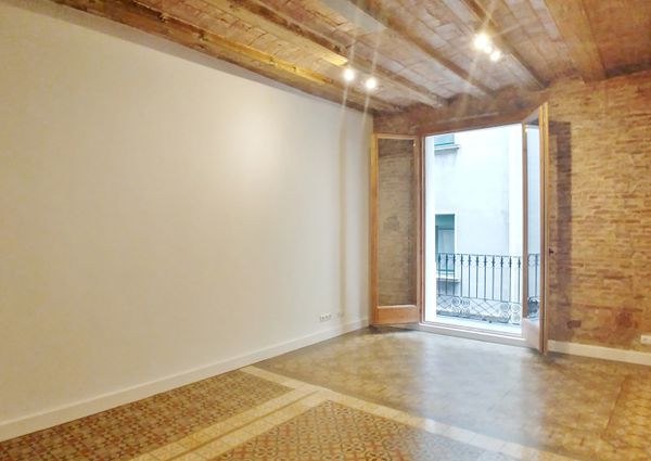 Renovated Apartment For Sale in el Gotic Barcelona 1 bed/ 1 bath