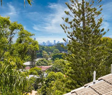 Fully Furnished tri-level townhouse with city and treetop views - Photo 1
