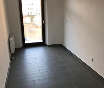 Böhler Straße - sehr schöne 4 Zimmer-Dachgeschoss-Wohnung mit Balkon! - Photo 2