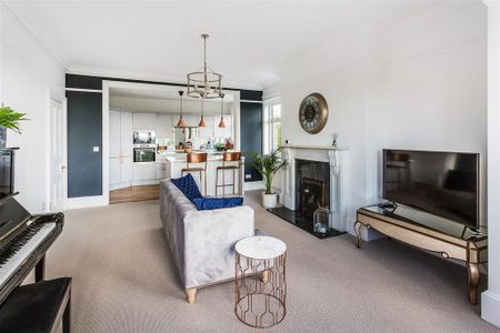 3 bedroom apartment to rent - Photo 2