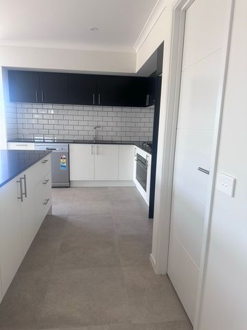 Modern Family Home in Prime Officer Location - Photo 2