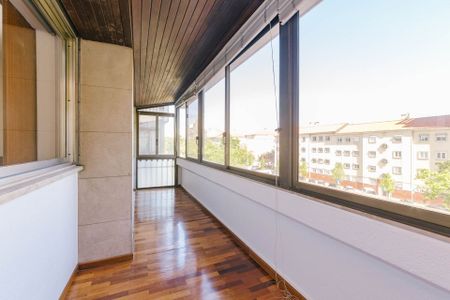 Apartamento T3 para arrendamento - Junto à Av Brasil - Photo 5