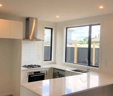 Stylish townhouse in fabulous Saint Andrews location - Photo 1