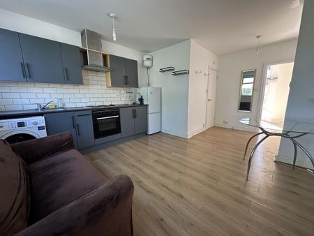 1 bedroom flat to rent - Photo 4