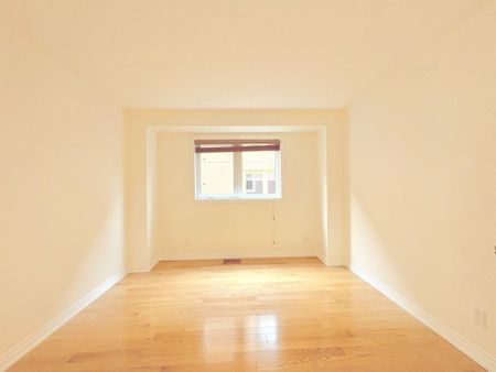 For Lease - 849 Hollander Road, Newmarket, Ontario - Photo 2