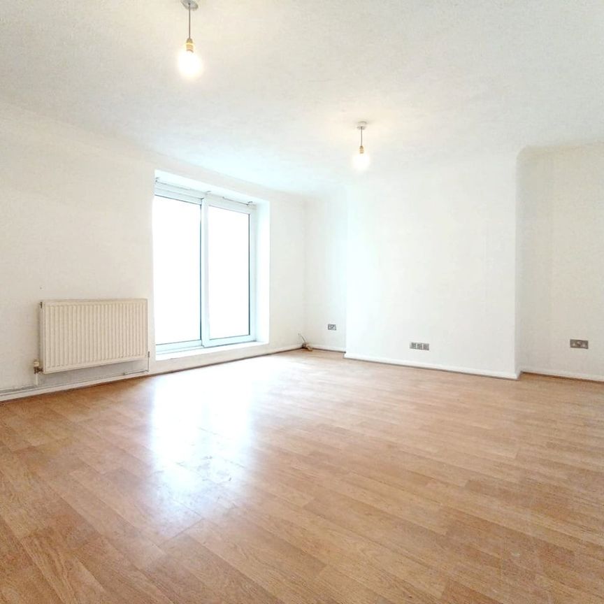 1 Bed Flat, Basement, BN1 - Photo 1